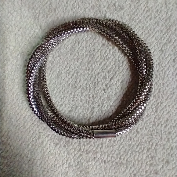 Silvertone multi layer textured bangle bracelet - Picture 2 of 4